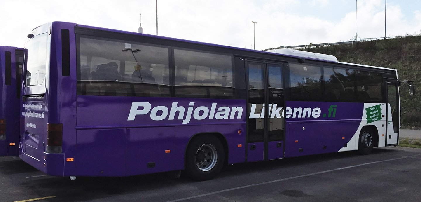 Pohjolan Liikenteen violetti erottuu vahvasti