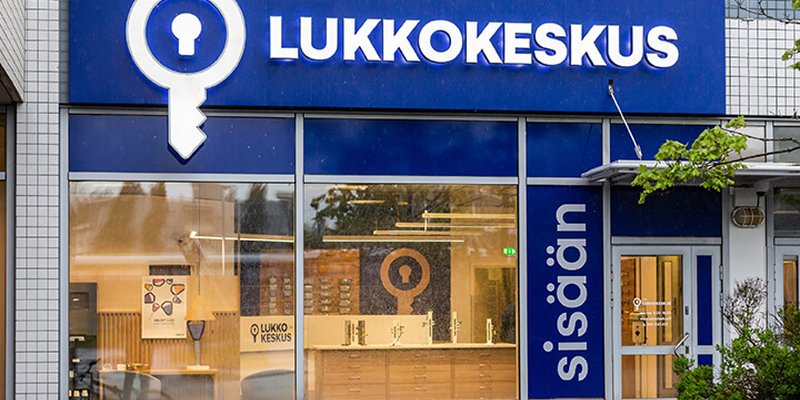 Lukkokeskus uusi brändiuudistuksen yhteydessä julkisivut, sisätilat ja autot