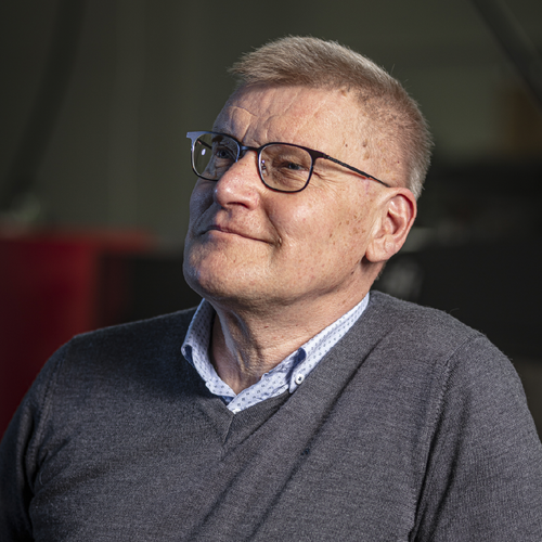 Hyvää yhteishenkeä ja asiakaslähtöistä asennoitumista: Raimo on tiimipeliin luottava liideri